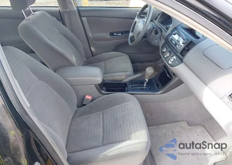 2005 Toyota Camry Le V6 z USA, uszkodzony, nr VIN 4T1BF30K05U105045